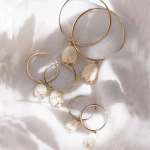 مجوهرات ألها للشاطئ والزفاف والعطلات, قلادة وأقراط من الخرز على شكل صدف من مسحوق المرجان ، مجوهرات هاواي ، مجوهرات ألها للشاطئ ، مناسبة للعطلات وحفلات الزفاف - Product Image 3