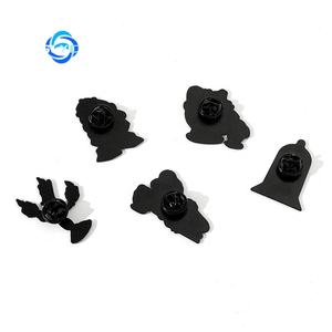 Creativo lindo dibujos animados película personajes de <span class=keywords><strong>La</strong></span> <span class=keywords><strong>Bella</strong></span> <span class=keywords><strong>y</strong></span> <span class=keywords><strong>La</strong></span> <span class=keywords><strong>Bestia</strong></span> insignia de Metal candelabro tetera señora reloj broche - Product Image 2