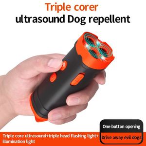 Haute puissance Rechargeable Triple Core <span class=keywords><strong>ultrasons</strong></span> chien répulsif longue Distance Anti-aboiement dispositif de formation extérieur en plastique chat - Product Image 6