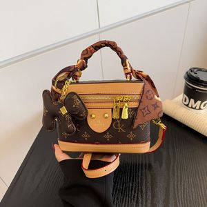 Fashionable Lady's Style <b>square</b> Handbag. It Is Made of PU Material. the Inner Lining Is Made of Polyester.5108 - Product Image 3