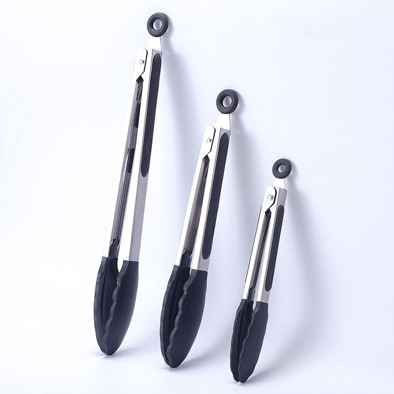 ชุดสามชิ้นสีดำ