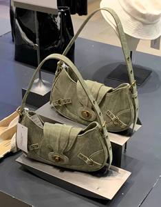 Nouveau sac Y2K rétro, sac à bandoulière style streetwear, sac hobo vert à rivets, sac de créateur punk cool, sac sous le bras - Product Image 3