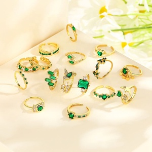 Bague en laiton plaqué or, alliage de cuivre, zircon vert, bijoux de mode pour femmes, bagues en or laminé 18 carats, vente en gros - Product Image 2