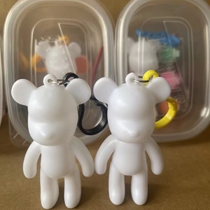 Vente en gros de porte-clés ours fluide DIY Graffiti Painting Violent Bear Models Ensembles de porte-clés avec peintures acryliques et pinceaux - Product Image 5