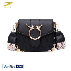 <span class=keywords><strong>Sac</strong></span> bandoulière élégant personnalisé pour femme en cuir PU tendance <span class=keywords><strong>avec</strong></span> boucle cerf et <span class=keywords><strong>large</strong></span> <span class=keywords><strong>sangle</strong></span> imprimée ethnique - Product Image 1