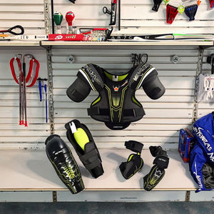 Ensemble de protection premium pour hockey sur glace et sur gazon : protège-épaules, coudières et genouillères – Protection inégalée pour tous les niveaux - Product Image 1