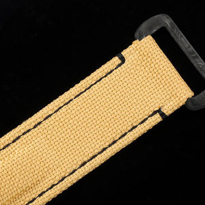 Montre-bracelet sportive décontractée en fibre de carbone robuste avec bracelet en nylon, verre saphir, aiguilles lumineuses et fenêtre de date - Product Image 5