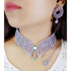 ชุดสร้อยคอพร้อมต่างหูและมงกุฎเพชรทรงดาวแบบอเมริกัน ดีไซน์หรูหรา คุณภาพสูง ผลิตจากทองเหลือง เหมาะสำหรับงานปาร์ตี้ สวยงามสง่างาม - Product Image 6