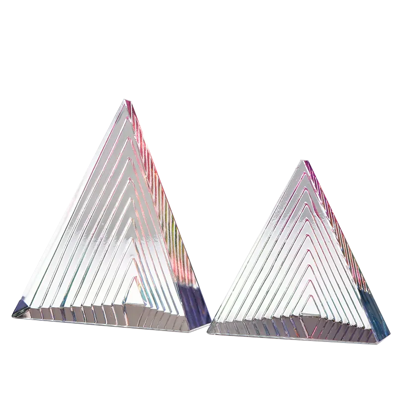 Nuevo diseño al por mayor claro K9 premio de cristal triángulo trofeo de cristal de diamante para el estudiante