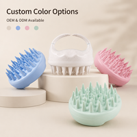Brosse de bain pour animaux de compagnie en silicone souple, brosse de toilettage ergonomique pour chats et chiens, logo personnalisé, fournitures de nettoyage pour animaux de compagnie