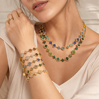 Ensemble de bijoux pour femmes en acier inoxydable plaqué or 18 carats, collier, boucles d'oreilles et bracelet assortis tendance avec trèfle à quatre feuilles entièrement serti de diamants