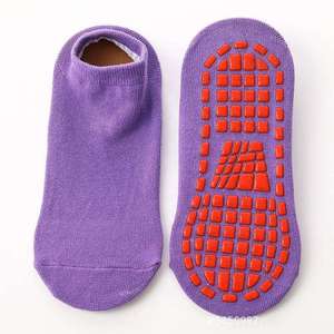 Vente en gros Chaussettes antidérapantes pour terrain de jeu pour enfants et femmes Chaussettes antidérapantes pour trampoline de yoga et parc - Product Image 5