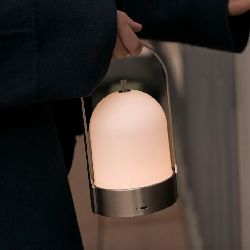 Popüler taşınabilir LED pirinç fener karartma taşınabilir su geçirmez IP54 düşük güç 2W masa lambası için custologo logo lamba