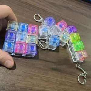 เครื่องทดสอบคีย์บอร์ดแบบใสขายดี ของเล่นคลายเครียดแบบพวงกุญแจ กดปุ่มไฟกระพริบ ของเล่นกดปุ่มปลายนิ้ว - Product Image 3