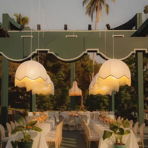 Lampadario Moderno per Matrimoni a LED, Lampada a Sospensione <span class=keywords><strong>con</strong></span> Altezza Regolabile, Telecomando, Dimmerabile, Nappe, Finitura Bianca/Oro - Product Image 1