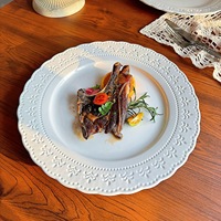 Ensemble d'assiettes en céramique élégantes à bord festonné, assiettes blanches pour mariage, événements, dessert et dîner, pour la décoration de table