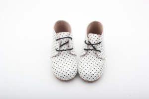 Zapatos <span class=keywords><strong>de</strong></span> Bebé para Niña y Niño al por Mayor, Suela Blanda <span class=keywords><strong>de</strong></span> Cuero con Estampado <span class=keywords><strong>de</strong></span> Puntos, Botines para Bebés que Empiezan a Caminar, Diseño con Cordones, Zapatos Cómodos para Cuna - Product Image 5