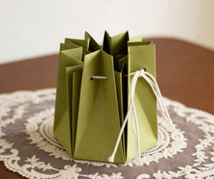 Custom kraft paper shopping bags with handles, eco-friendly and durable, suitable for retail and packaging. - Product Image 1