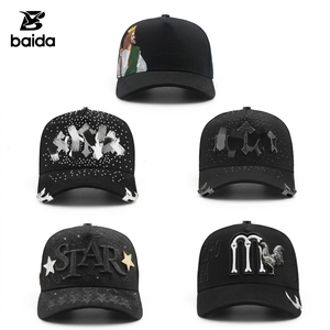Nuovo Arrivo Cappellino da Baseball X Regolabile di Lusso con Visiera in Camoscio a Righe, Logo Ricamato a Croce con Motivo Piccione e Gesù Personalizzato, Brillante - Product Image 1