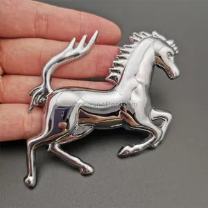 3D Metall Running Horse Emblem Aufkleber Aufkleber für Ferrari 458 488 599 Auto Kotflügel Fenster Stoßstange Karosserie Abzeichen Auto Styling Zubehör