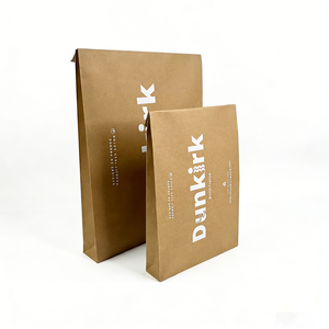 Bolsa de papel kraft impresa personalizada para camisetas y ropa, con tira adhesiva y tira de fácil apertura. - Product Image 4