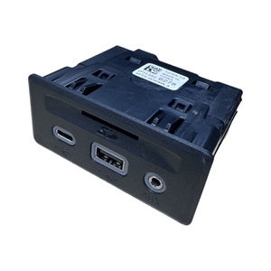Chargeur de voiture Chevrolet USB Type C 12V, port de charge rapide pour Malibu Equinox - Product Image 1
