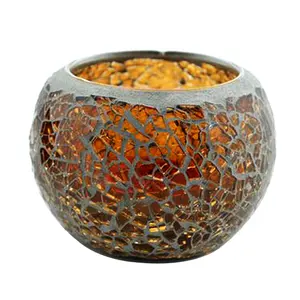 优雅的裂纹玻璃茶座是一种豪华的马赛克飓风烛台