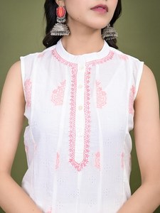 Ensemble de kurtas pour femmes en coton pur, design exclusif, imprimé floral, col en V, silhouette en A, lavage en machine, vente promotionnelle - Product Image 5