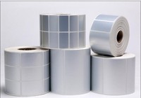 Rouleaux d'étiquettes adhésives vierges en PET, argent mat, imperméables et durables, pour codes-barres et emballages, utilisés dans l'industrie électronique