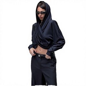 Hoodies courts noirs respirants à manches longues et froncés pour femmes, style streetwear d'été, vente en gros pour fabricants - Product Image 3