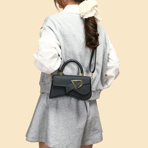 Nouvelle tendance populaire des sacs à main décontractés, au style unique et adaptés aux tendances mode féminines. Fabriqué en matériau PU. 8812-1 - Product Image 6