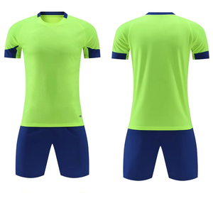Completi Sportivi da Calcio per Ragazzi Design alla Moda Maglia da Calcio Personalizzata con Stampa a Trasferimento Termico 100% Poliestere - Product Image 6