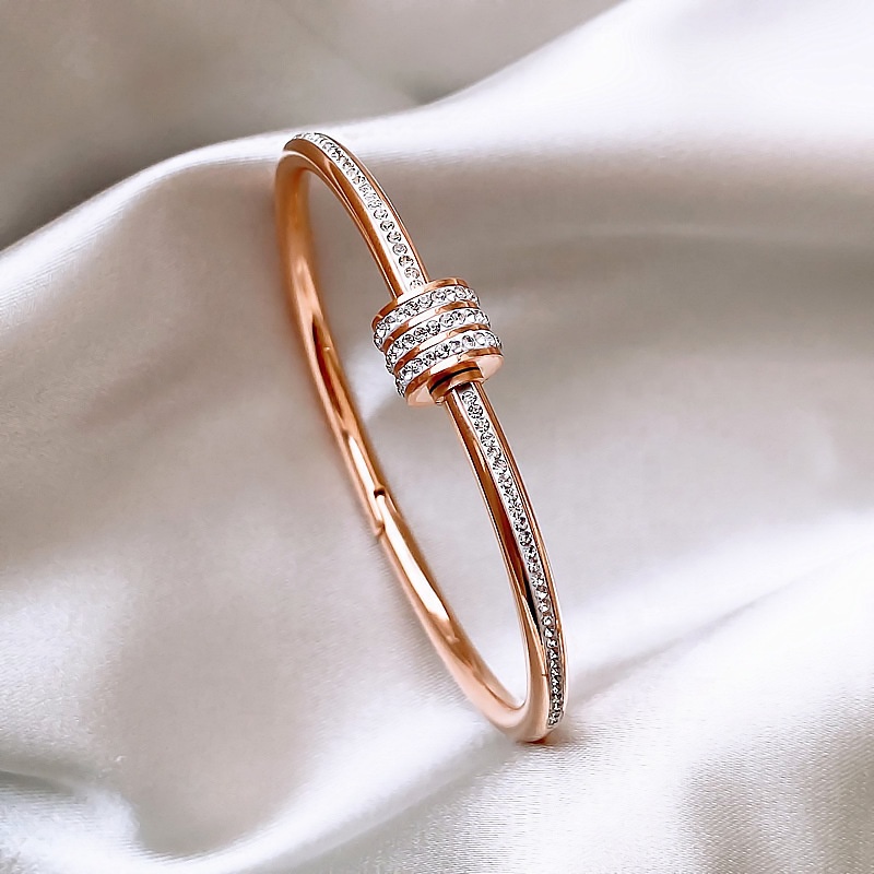 GlamPaw Rotatable Rhinestone Bangle