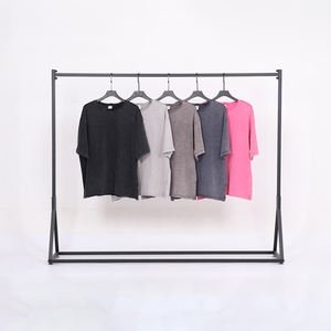 Camiseta de hombre de algodón de bambú con efecto lavado y textura desgastada, estilo vintage, con dobladillo enrollado, corte holgado, manga corta, informal y retro. - Product Image 3