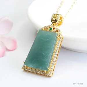 Pendentifs <span class=keywords><strong>en</strong></span> <span class=keywords><strong>jade</strong></span> de Birmanie naturel sculptés à la main Pendentifs <span class=keywords><strong>en</strong></span> jadéite plaqué <span class=keywords><strong>or</strong></span> Pendentifs carrés <span class=keywords><strong>en</strong></span> <span class=keywords><strong>jade</strong></span> du Myanmar pleins de zircon - Product Image 3