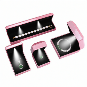 Boîte à bijoux en plastique peinte sur mesure avec éclairage LED, pour bagues, bracelets, pendentifs, emballage haut de gamme pour présentation - Product Image 1