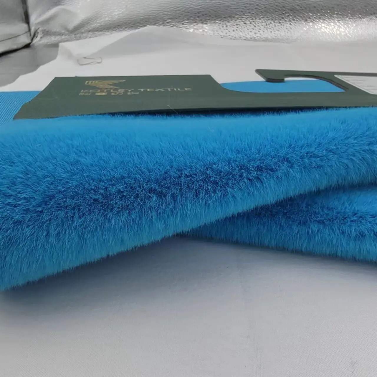 Kain bulu cerpelai palsu polos kualitas tinggi kustom kain 1150g untuk mantel musim dingin dan kerah