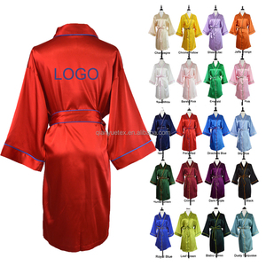 Batas con logotipo bordado personalizado, venta al por mayor de fábrica, <span class=keywords><strong>bata</strong></span> de satén de lujo para mujer, batas nupciales para damas de honor con bolsillos de tubería, diseño OEM - Product Image 1