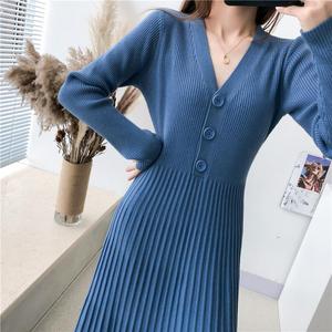 Abito Lungo da Donna Autunno/Inverno, Maglione con Scollo a V e Bottoni, Lavorato a Maglia, Vestibilità Ampia, Taglie Forti, Sopra il Ginocchio, con Pieghe - Product Image 2