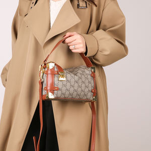 Sac à main pour femmes, sac messager tendance, imprimé en blocs de couleurs, en PU souple et polyester, sac carré avec motifs géométriques - Product Image 2