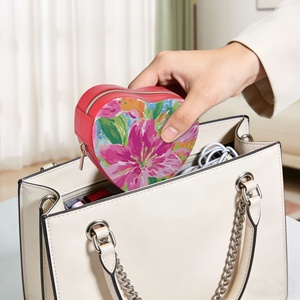 Étui à bijoux en cuir PU portable avec logo personnalisé, motif floral hawaïen, petit organisateur de voyage, forme de cœur rouge - Product Image 5