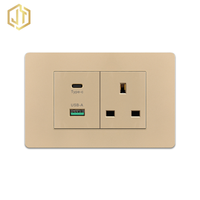 Prise de courant moderne britannique avec prise britannique 13A et charge rapide USB Type C pour MacBook, téléphone, bureau
