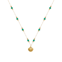 Collier tendance en acier inoxydable plaqué or 18 carats avec pendentif coquillage et chaîne à maillons perles vertes pour femme