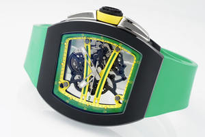 La conception à cadran ouvert et creux vous permet d'observer le mouvement du mécanisme. Montre mécanique de grande taille en fibre de carbone. - Product Image 6