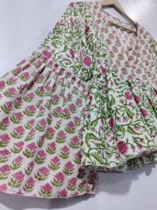 Haut évasé en coton fait à la main pour femmes de style bohème élégant imprimé floral col en v vêtements d'extérieur écologiques pour l'été - Product Image 2