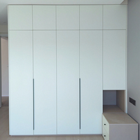 Armoire de chambre en bois avec penderie intérieure en aluminium à 4 portes coulissantes, design coiffeuse, rangement intégré