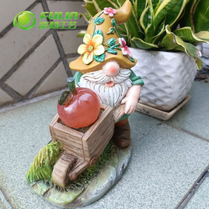 Statue de gnome <span class=keywords><strong>elfe</strong></span> sans visage en résine pour l'extérieur poussant le chariot avec lumière solaire orange pour la décoration de figurines de jardin de noël - Product Image 2