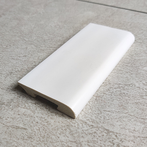 <span class=keywords><strong>Plinthe</strong></span> simple blanche en plastique de 100 mm (10 cm) pour cuisine et couloir, apprêtée, avec caractéristiques imperméables et ignifuges - Product Image 5