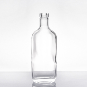 Bouteille en verre givré vide personnalisable avec logo pour spiritueux (gin, rhum, <span class=keywords><strong>tequila</strong></span> 750ml, vodka 500ml, whisky, brandy) avec bouchon en liège - Product Image 2
