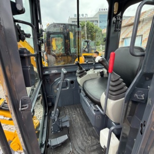 Excavatrice sur chenilles Kobelco SK20SR économique et performante, modèle 2022, 3 tonnes, d'occasion, avec moteur, pompe et boîte de vitesses, à vendre - Product Image 4